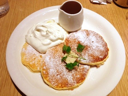 生クリームのシンプルパンケーキ